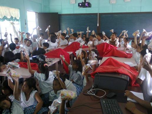 The Grade 2 pupils received their snacks after the story-telling sessions.